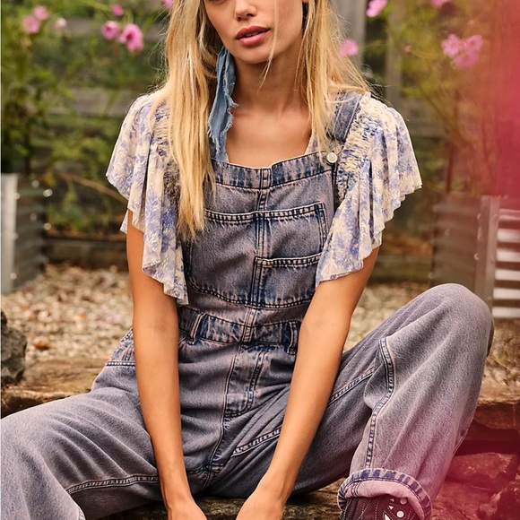 Women’s We The Free Lizzy Denim Overalls With Pink Undertones Size Small - Picture 1 of 12
